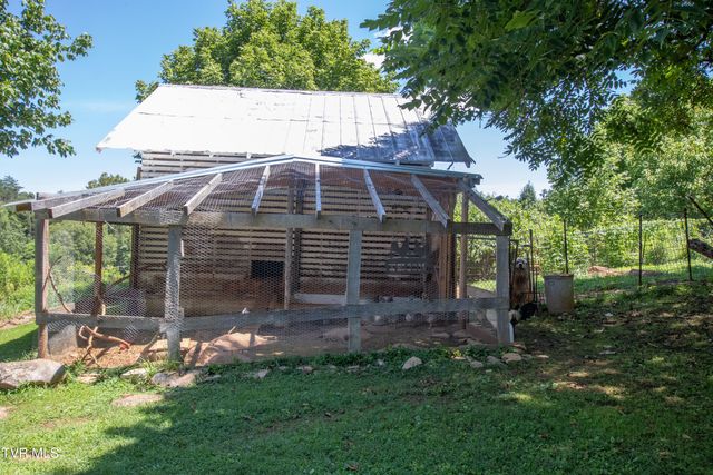 142 Hill Station Alley Road, Gate City, VA 24251