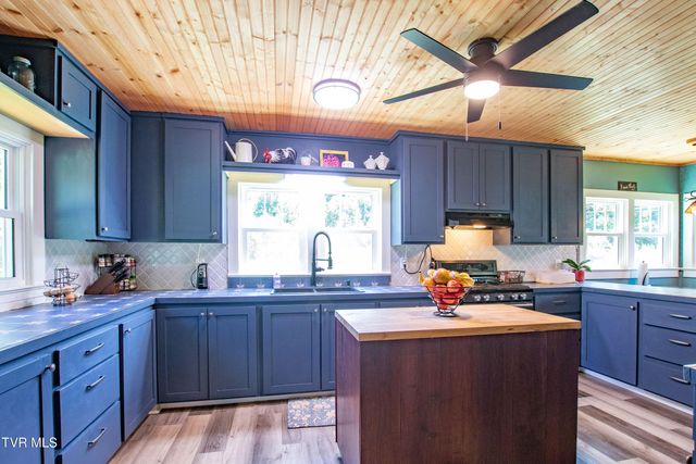 142 Hill Station Alley Road, Gate City, VA 24251