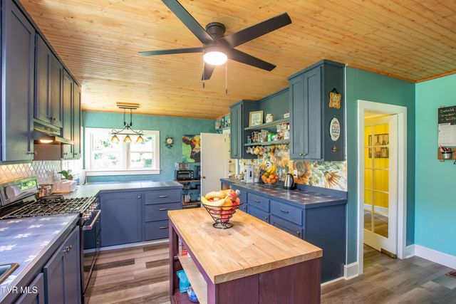 142 Hill Station Alley Road, Gate City, VA 24251