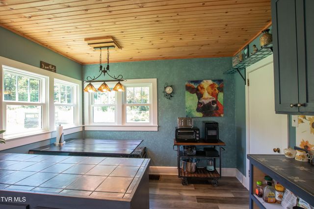 142 Hill Station Alley Road, Gate City, VA 24251