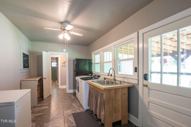 142 Hill Station Alley Road, Gate City, VA 24251