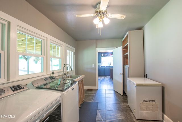 142 Hill Station Alley Road, Gate City, VA 24251