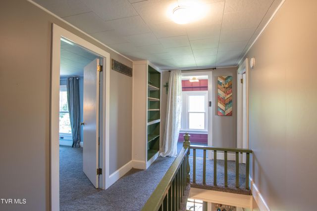 142 Hill Station Alley Road, Gate City, VA 24251