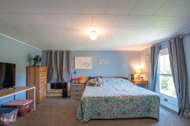 142 Hill Station Alley Road, Gate City, VA 24251