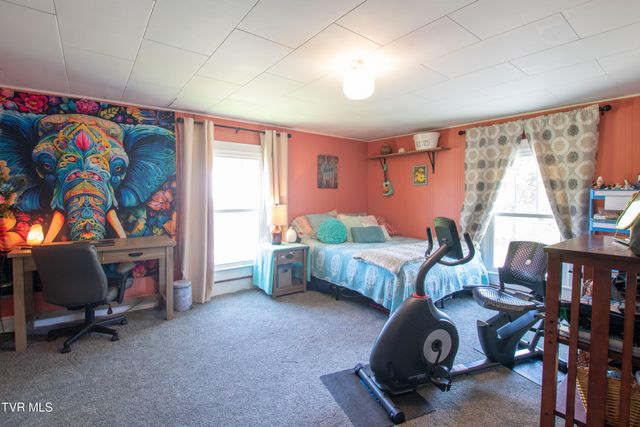 142 Hill Station Alley Road, Gate City, VA 24251