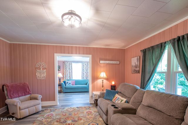 142 Hill Station Alley Road, Gate City, VA 24251