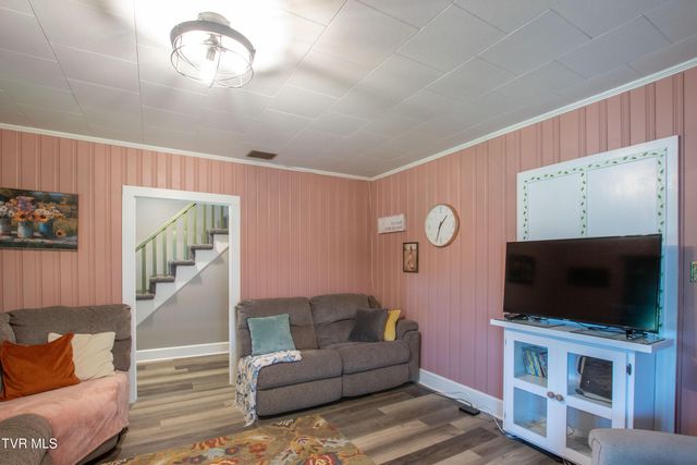 142 Hill Station Alley Road, Gate City, VA 24251