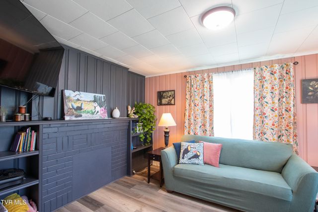 142 Hill Station Alley Road, Gate City, VA 24251