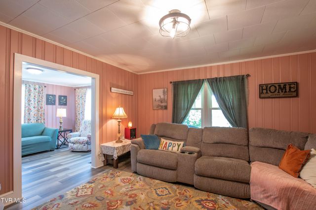 142 Hill Station Alley Road, Gate City, VA 24251