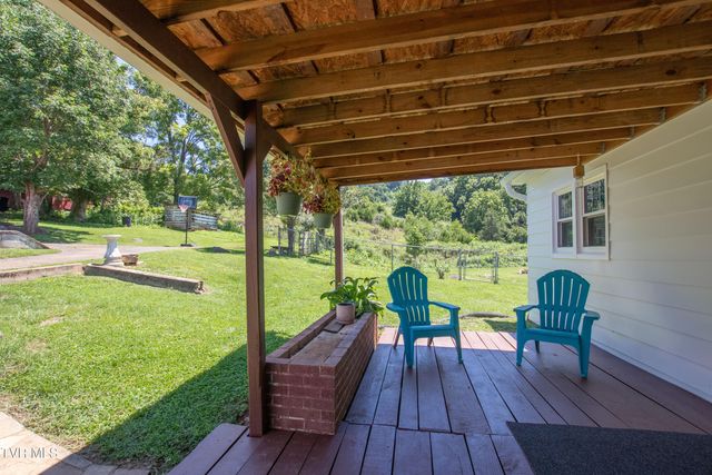 142 Hill Station Alley Road, Gate City, VA 24251