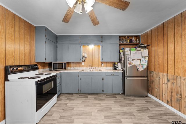 195 N Wood St., Emory, TX 75440
