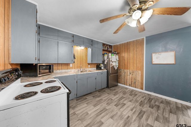 195 N Wood St., Emory, TX 75440