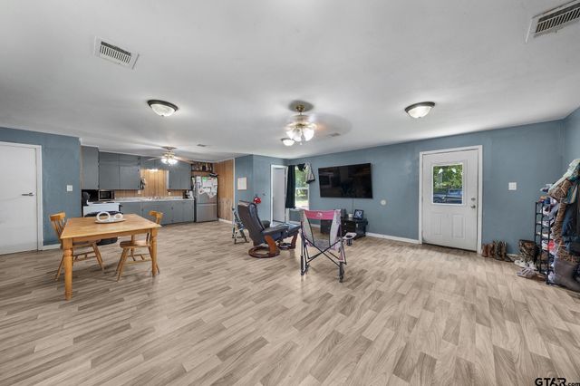 195 N Wood St., Emory, TX 75440