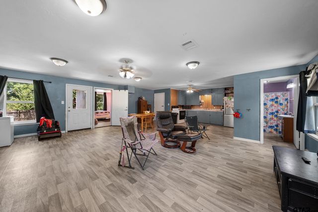 195 N Wood St., Emory, TX 75440