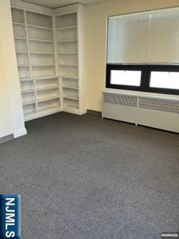 705 Grand Avenue 207, Ridgefield, NJ 07657