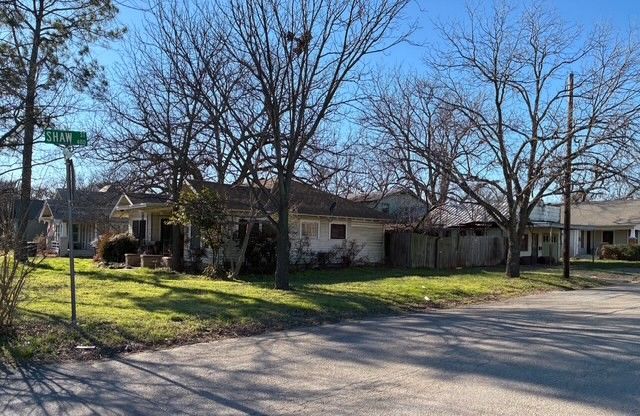 412 W Willingham Street, Cleburne, TX 76033