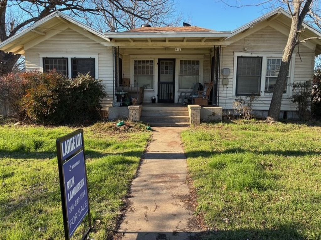 412 W Willingham Street, Cleburne, TX 76033