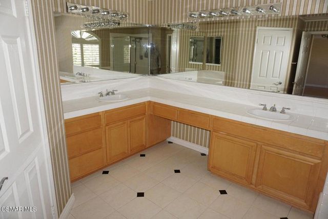 2033 Yellowthroat Place, Newbury Park, CA 91320