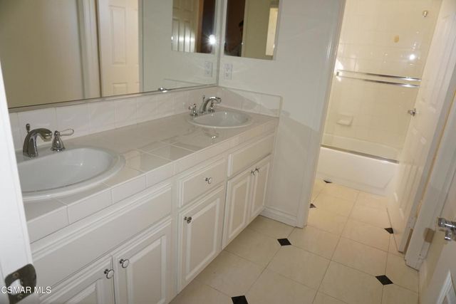 2033 Yellowthroat Place, Newbury Park, CA 91320