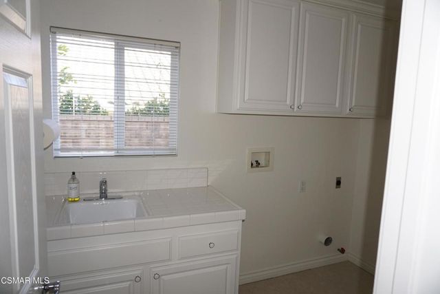 2033 Yellowthroat Place, Newbury Park, CA 91320