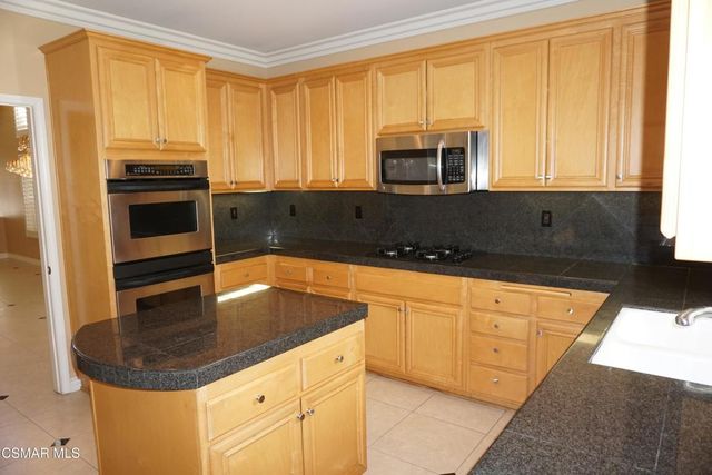 2033 Yellowthroat Place, Newbury Park, CA 91320
