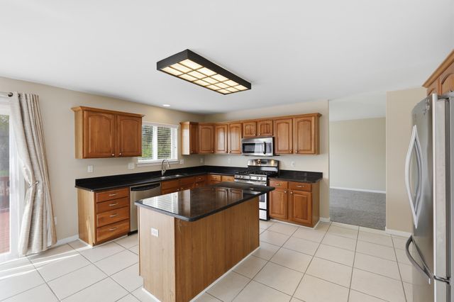 26493 Isleworth Point, Southfield City, MI 48034