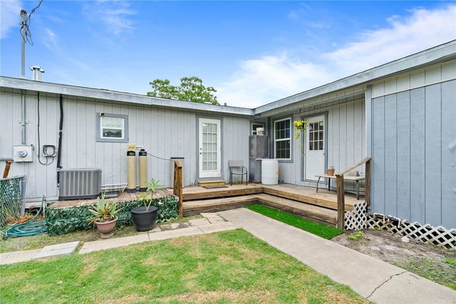 949 Bobalo Dr, Corpus Christi, TX 78412