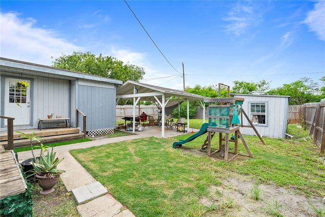 949 Bobalo Dr, Corpus Christi, TX 78412