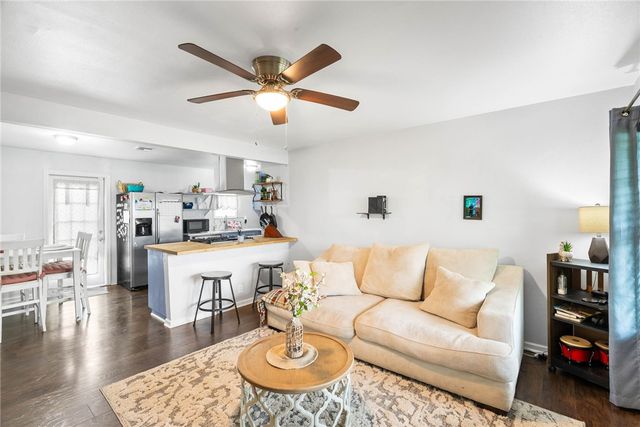 949 Bobalo Dr, Corpus Christi, TX 78412