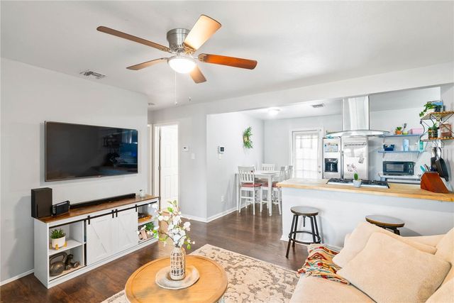 949 Bobalo Dr, Corpus Christi, TX 78412
