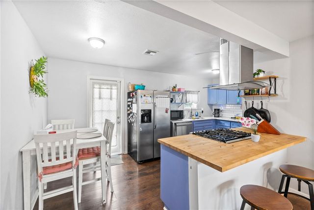 949 Bobalo Dr, Corpus Christi, TX 78412