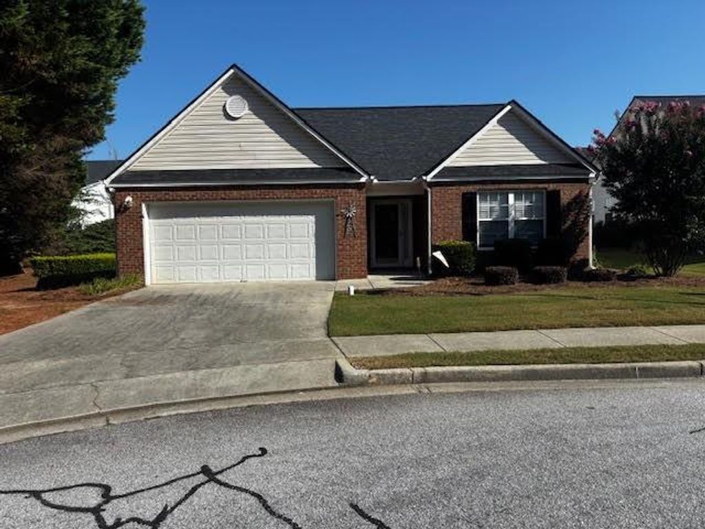 977 Village View Circle, Loganville, GA 30052