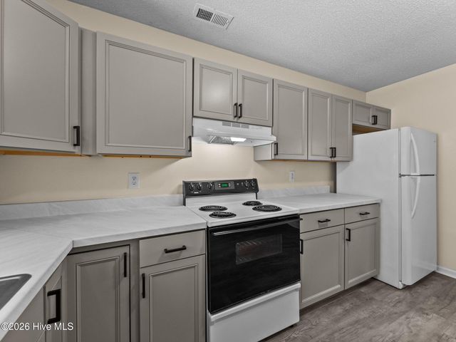 1983 W Brandymill Lane, Jacksonville, NC 28546