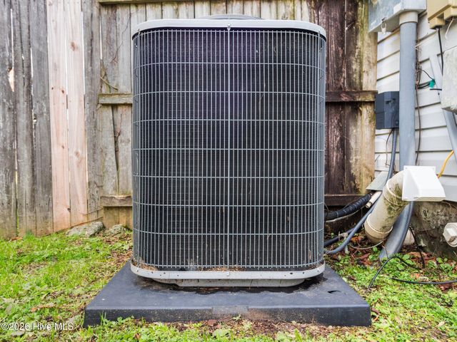 1983 W Brandymill Lane, Jacksonville, NC 28546