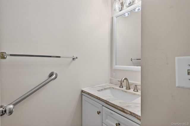 8 Knightsbridge A, Poughkeepsie, NY 12603