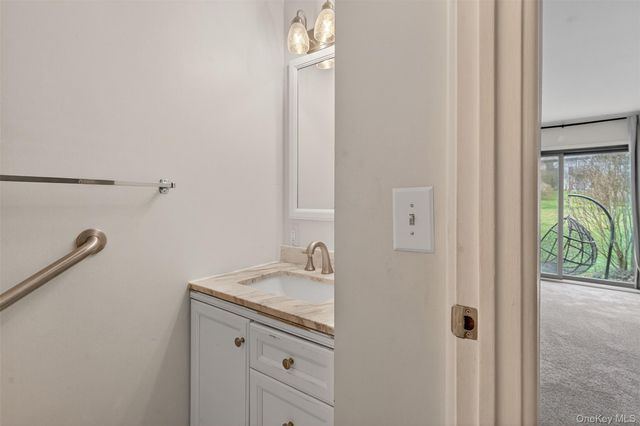 8 Knightsbridge A, Poughkeepsie, NY 12603