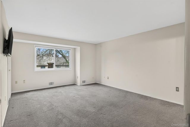 8 Knightsbridge A, Poughkeepsie, NY 12603