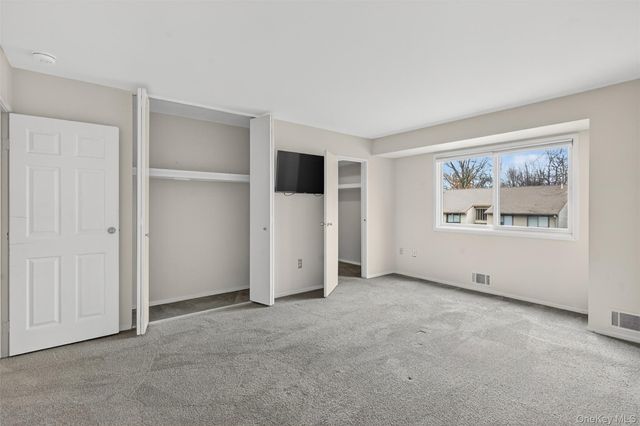 8 Knightsbridge A, Poughkeepsie, NY 12603