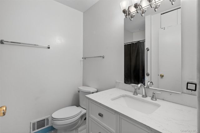 8 Knightsbridge A, Poughkeepsie, NY 12603