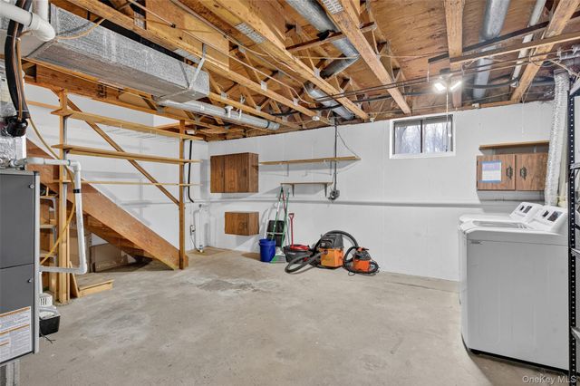 8 Knightsbridge A, Poughkeepsie, NY 12603