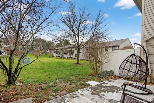 8 Knightsbridge A, Poughkeepsie, NY 12603