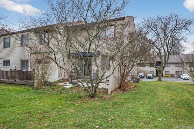 8 Knightsbridge A, Poughkeepsie, NY 12603