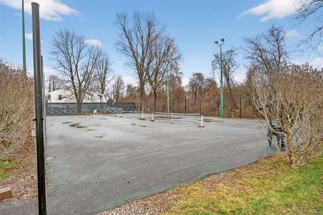 8 Knightsbridge A, Poughkeepsie, NY 12603