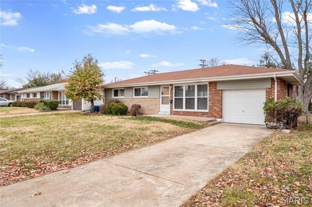 7 Flamingo Drive, Hazelwood, MO 63042
