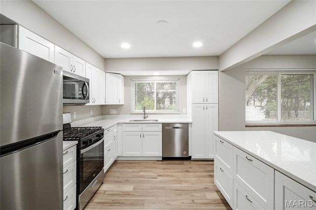 7 Flamingo Drive, Hazelwood, MO 63042