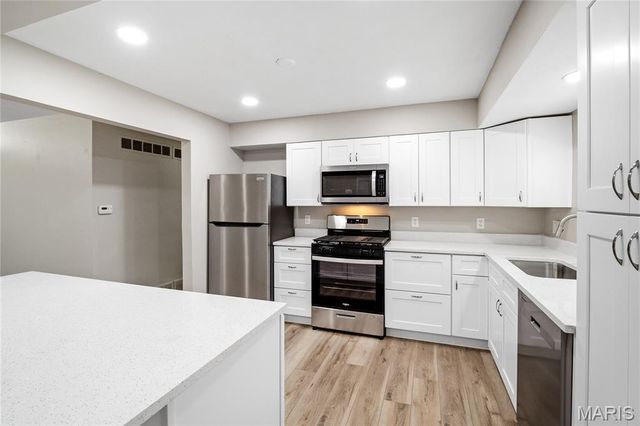 7 Flamingo Drive, Hazelwood, MO 63042