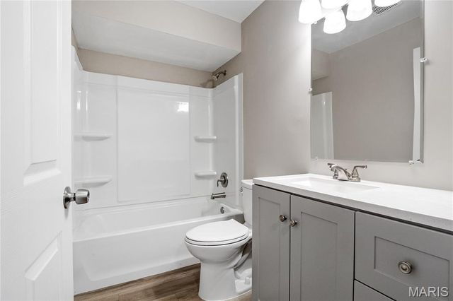 7 Flamingo Drive, Hazelwood, MO 63042