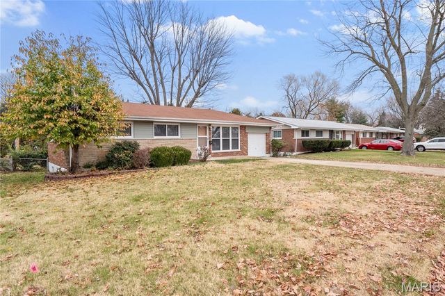 7 Flamingo Drive, Hazelwood, MO 63042