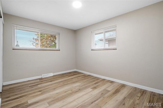 7 Flamingo Drive, Hazelwood, MO 63042