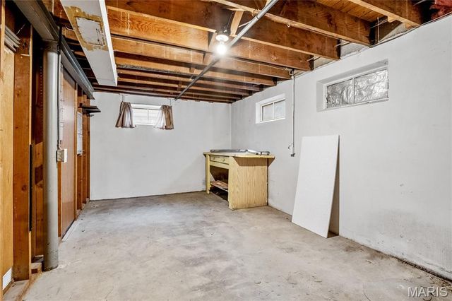 7 Flamingo Drive, Hazelwood, MO 63042